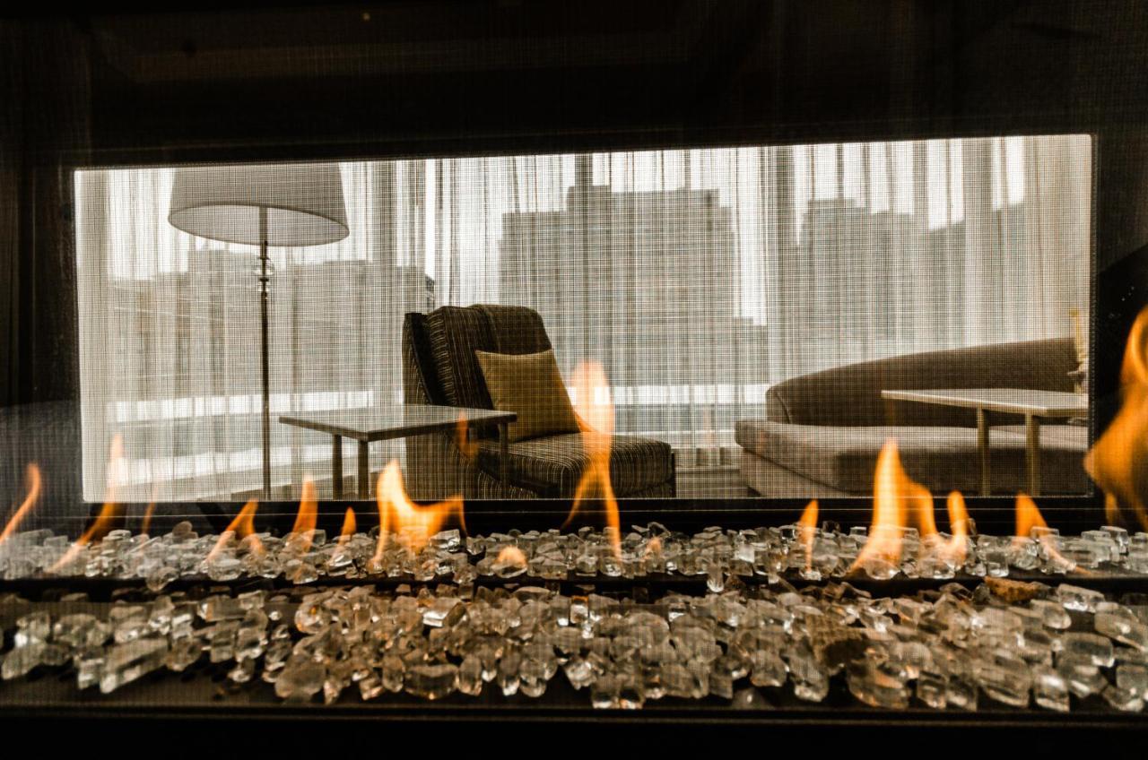 Hotel Birks Montreal Exterior photo A fireplace with ethanol fuel