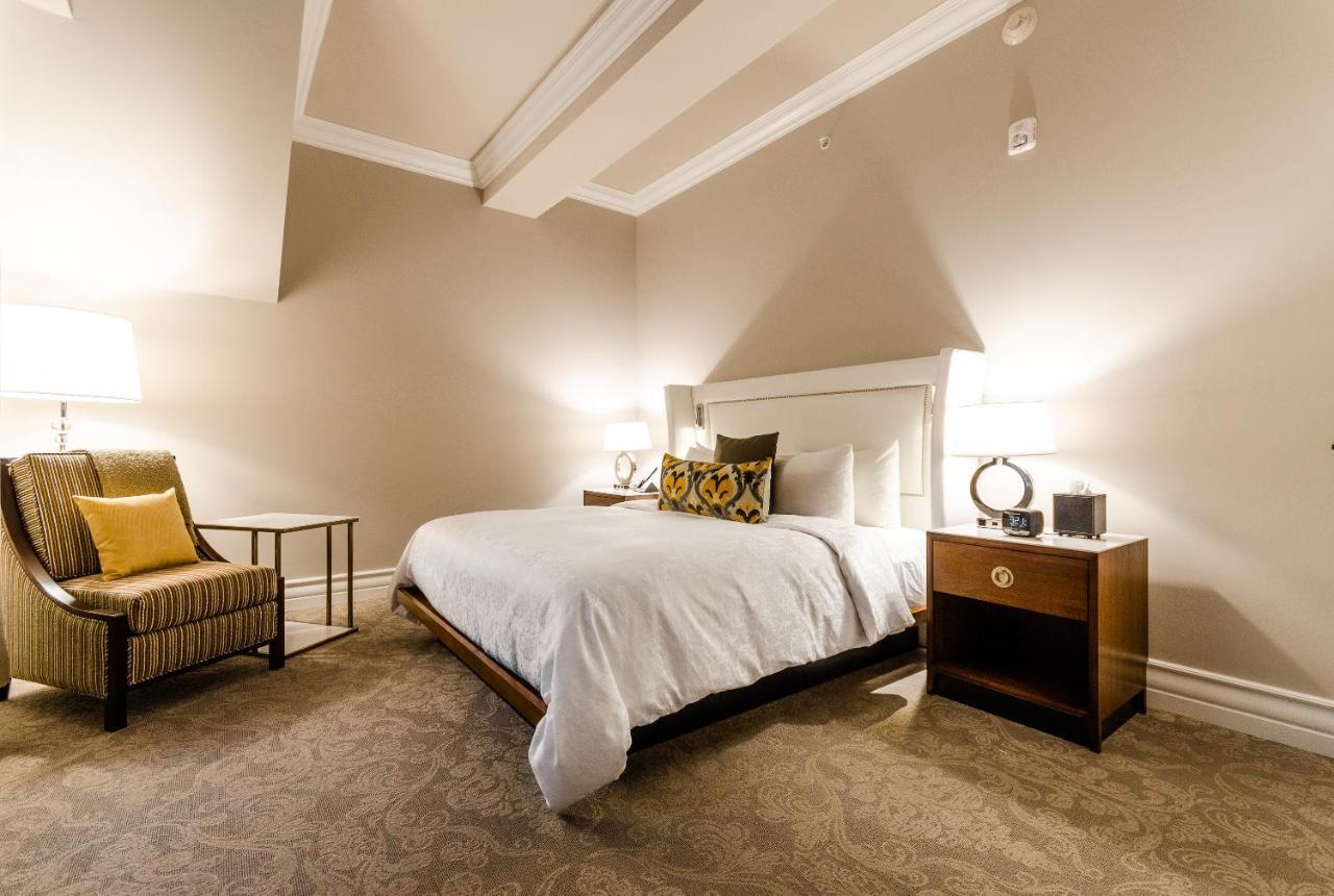 Hotel Birks Montreal Exterior photo A guest room at the Hotel Commonwealth