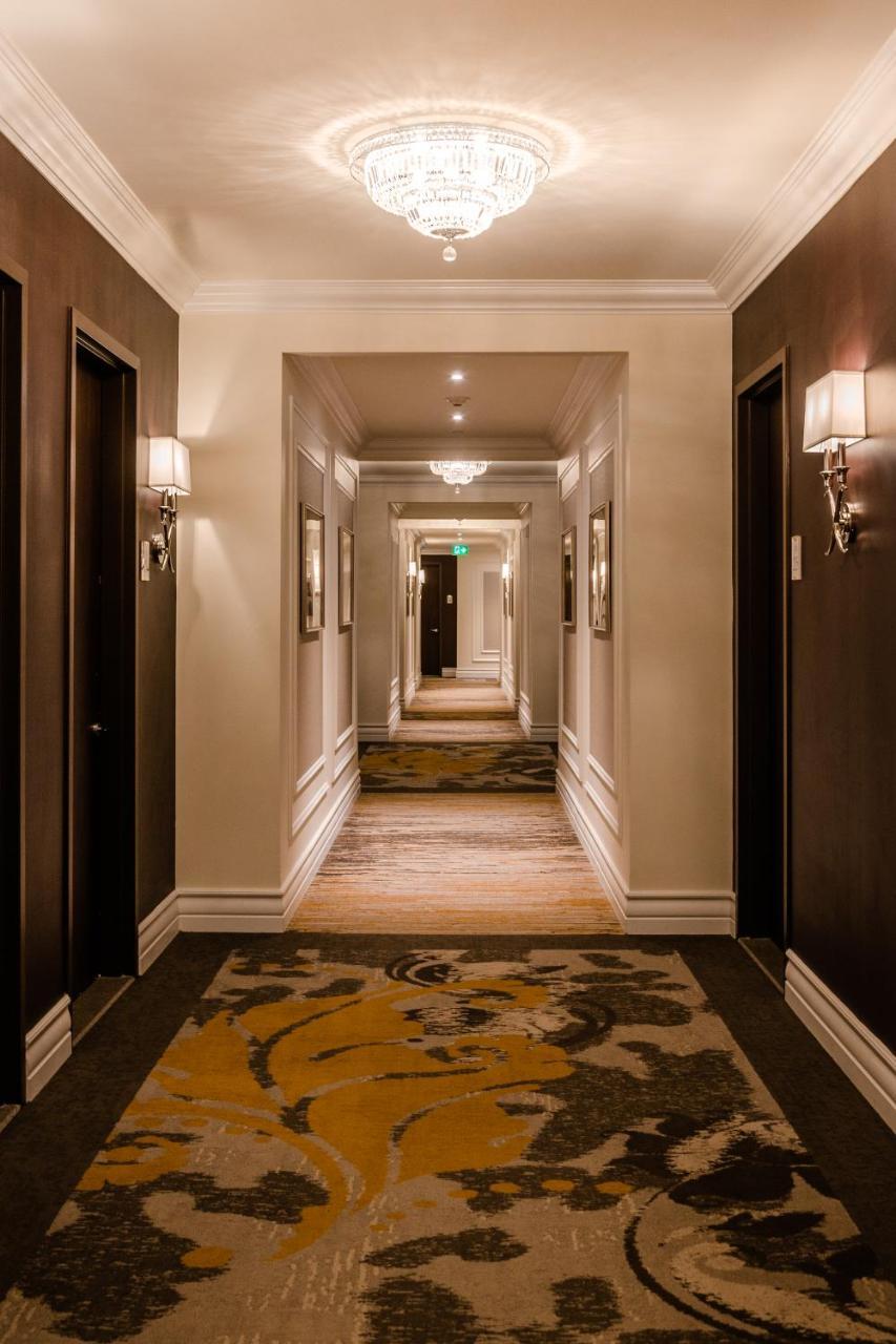 Hotel Birks Montreal Exterior photo A corridor at the hotel