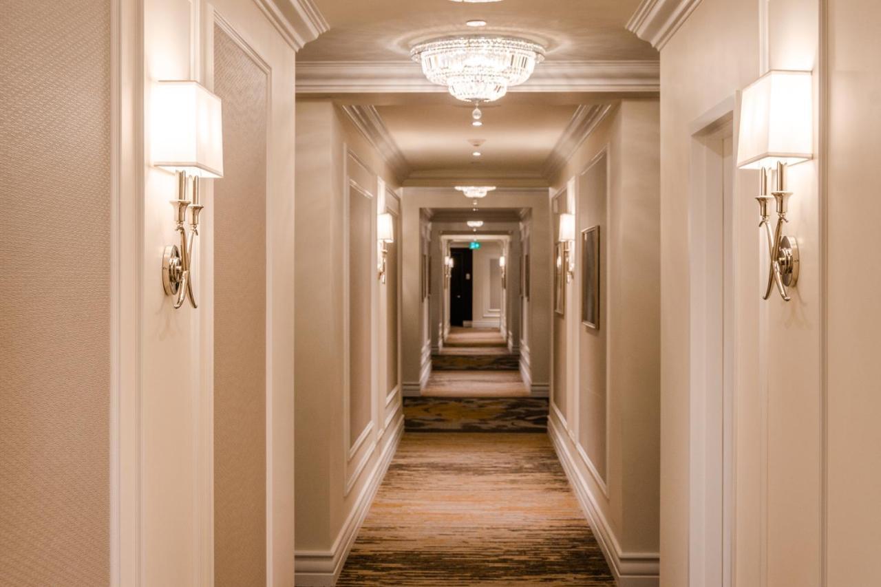 Hotel Birks Montreal Exterior photo A corridor at the Ritz-Carlton, Boston