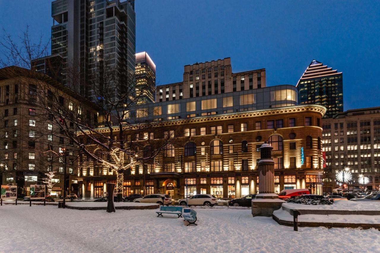 Hotel Birks Montreal Exterior photo The Eaton's Building at night