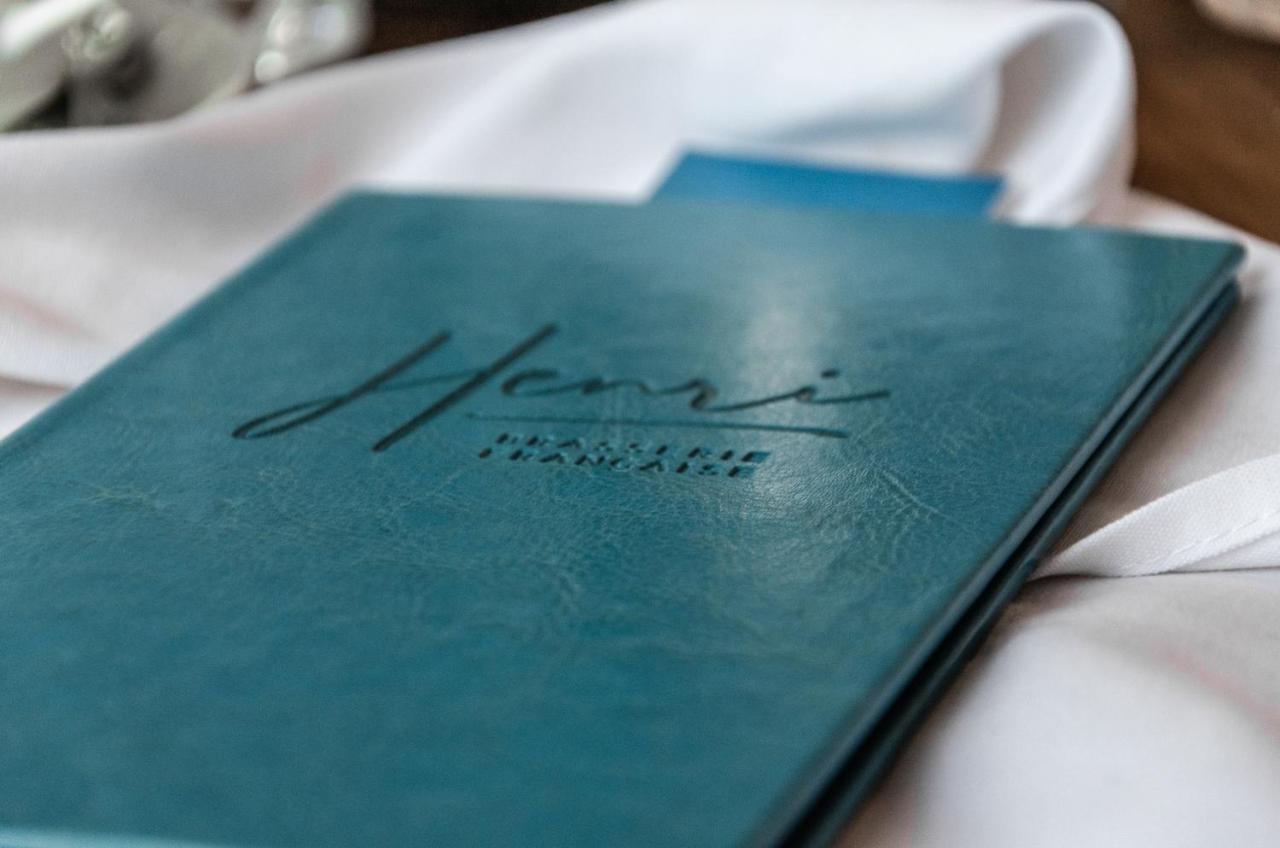 Hotel Birks Montreal Exterior photo Menu at the restaurant