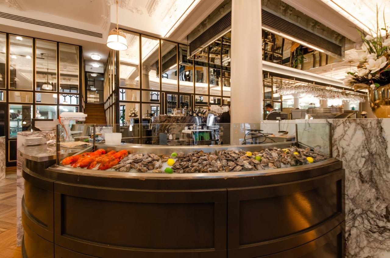 Hotel Birks Montreal Exterior photo Seafood display at the Oyster Bar
